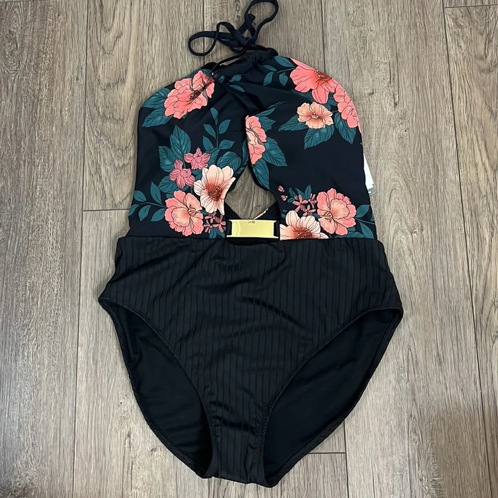 Time‎ and Tru Floral Hardware One Piece Swimsuit Size L((12-14)